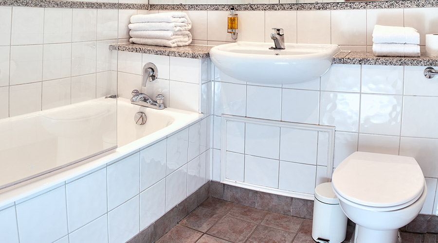 Large bathroom in a double room 